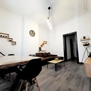 Chambre Privee Au 3e Etage Sans Ascenceur En Plein Centre De Charleroi